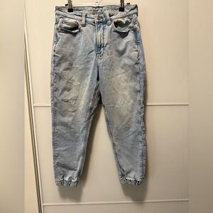 American Eagle 🦅 Mom Jogger Jeans